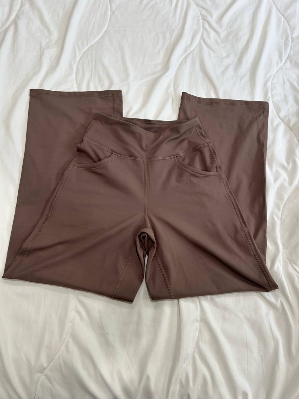 Women’s High-Rise wide leg Seamless yoga pants with pockets in Taupe